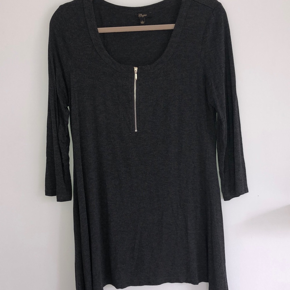 Quarter sleeve top